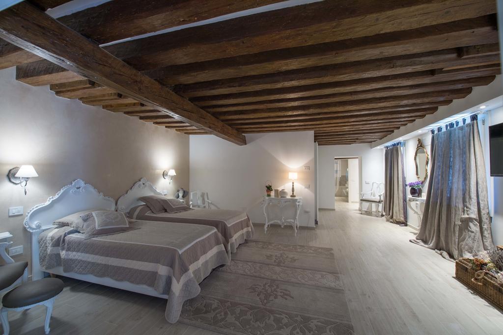 Savoia E Jolanda Venezia